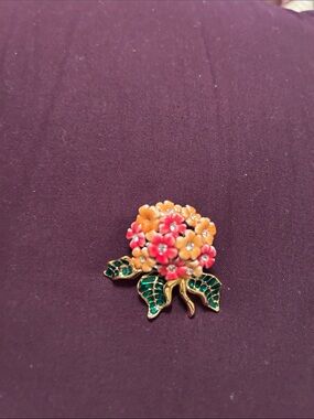 Vintage Joan Rivers floral brooch